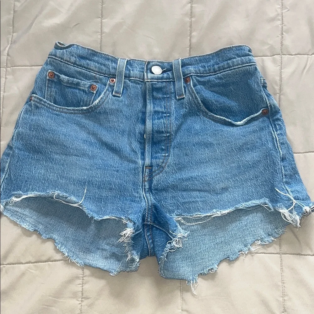 Levi’s 501 Denim High Rise Distressed Women’s shorts Jean Blue 26 - Picture 2 of 9